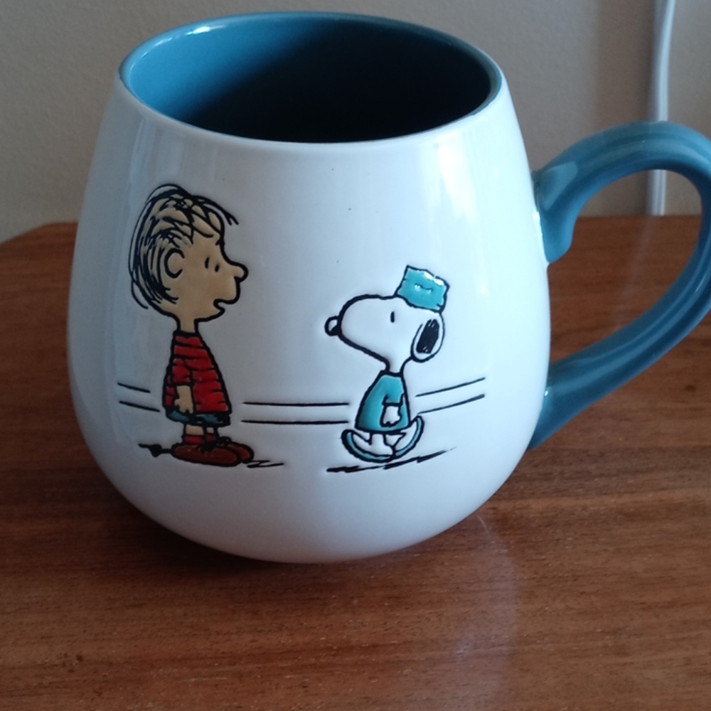 Snoopy and Linus mug